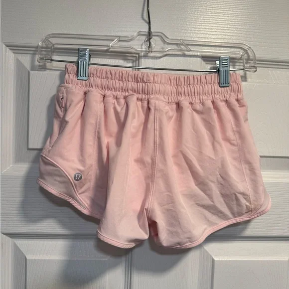 Lululemon Hotty Hot Low-Rise Lined Short 2.5" EUC Size 4 - Picture 3 of 5